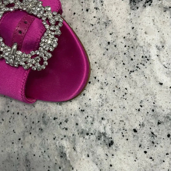 Manolo Blahnik Mulussanhan Mules Sandals Satin Crystal Buckle Pink Size 38.5 - Picture 10 of 16